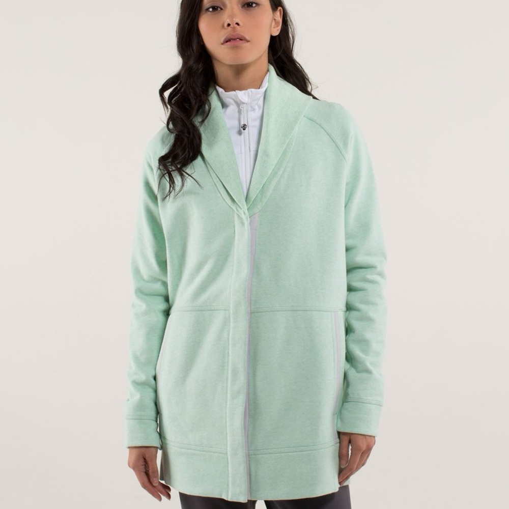 Lululemon Yin To My Yang Cardi
Heathered Fresh Teal. Good used condition. Size 8